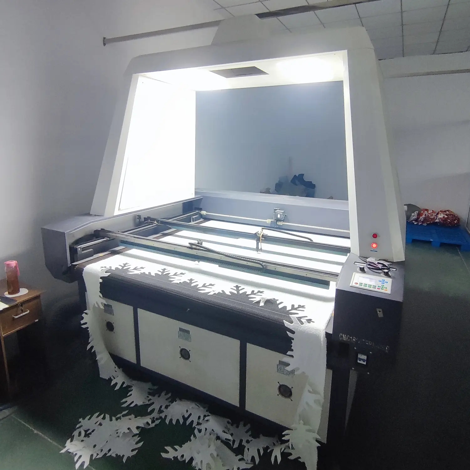 High Precision Auto Feeding 2 Laser Heads Asynchronous Cutting Laser Cutting Machine For Sublimation / 1